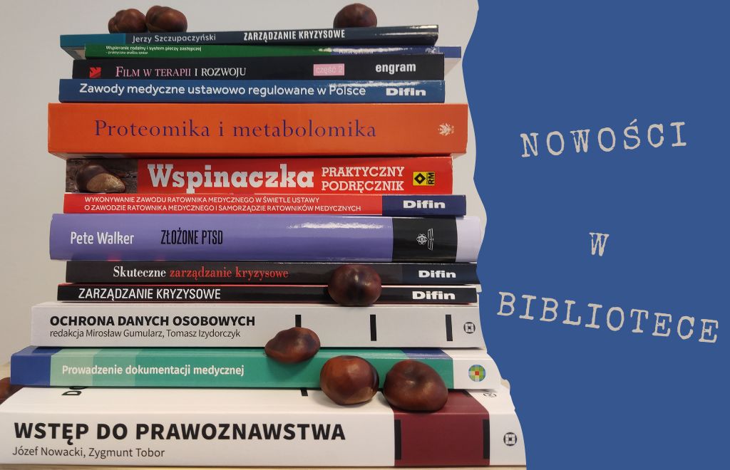 Obrazek przedstawia stos książek i napis po prawej stronie "nowości w naszej bibliotece".
